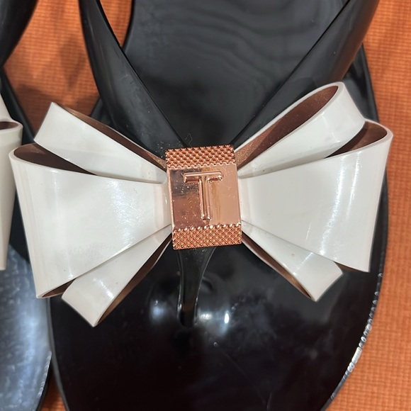 Ted Baker Aoshaf Bow Jelly Flip Flops Black / White Bow Ross Gold Details size 7 - Picture 2 of 13